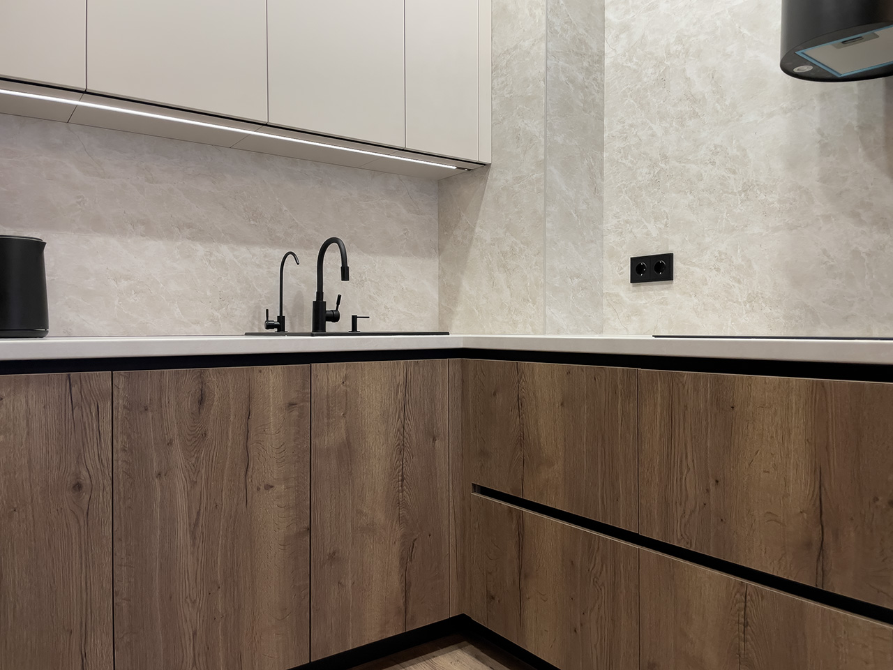 П-образная кухня Дуб Галифакс табак / Кашемир