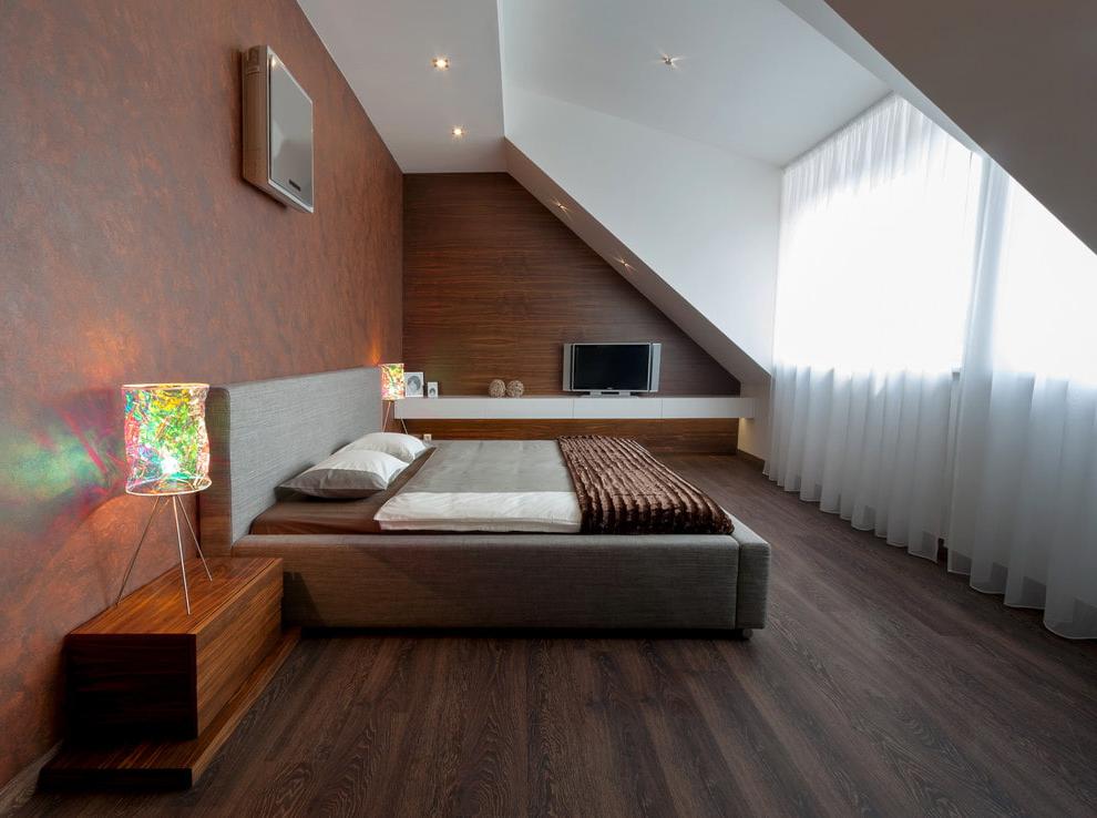 Матовый натяжной потолок на мансарде